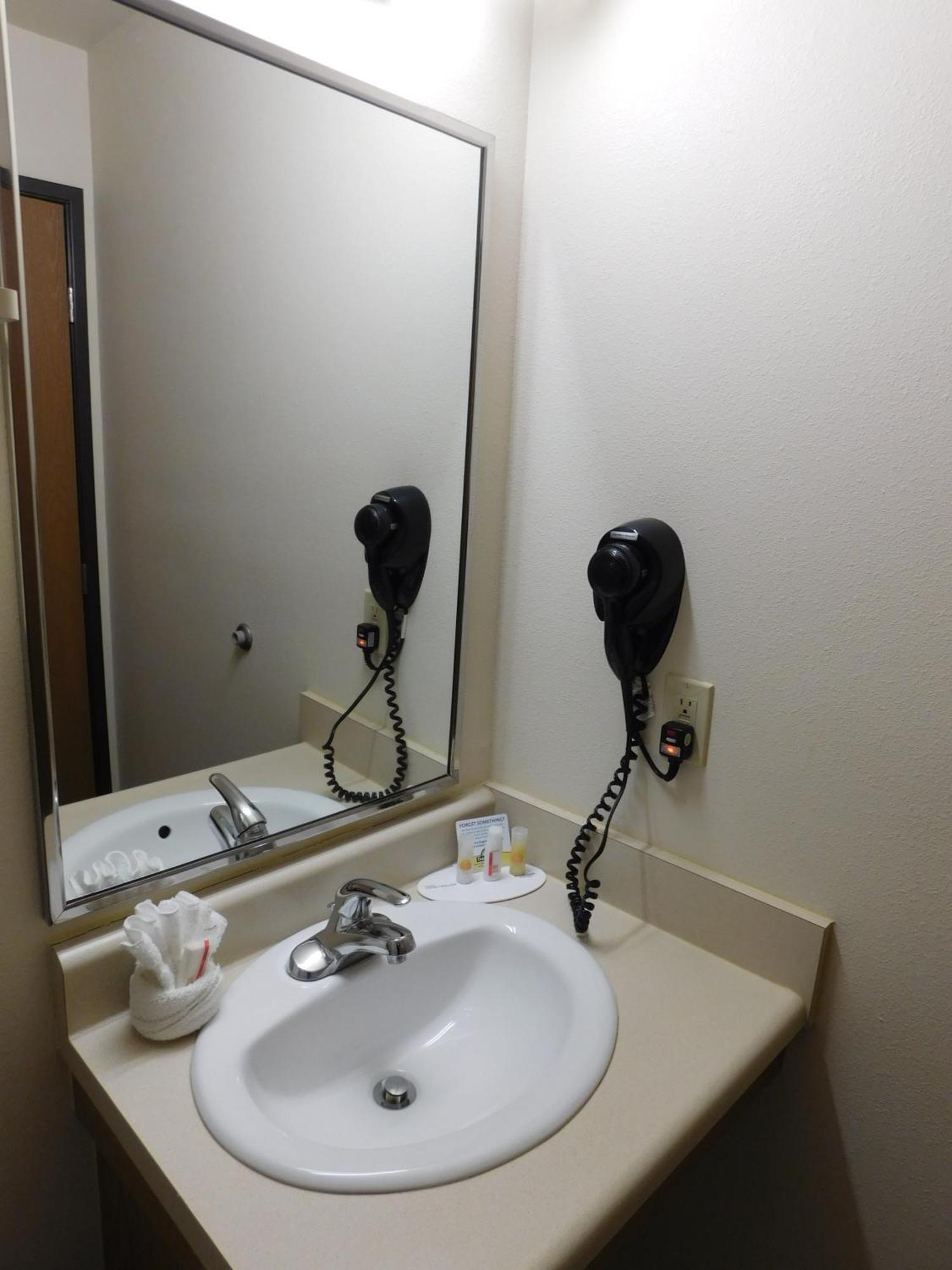 Days Inn & Suites By Wyndham Rochester South Zimmer foto