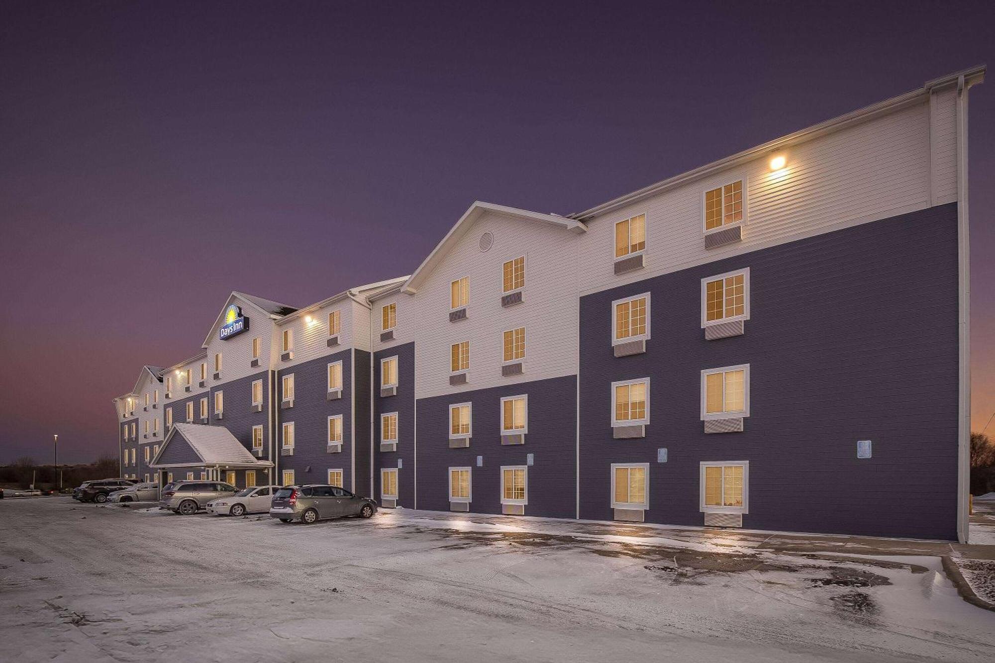Days Inn & Suites By Wyndham Rochester South Exterior foto
