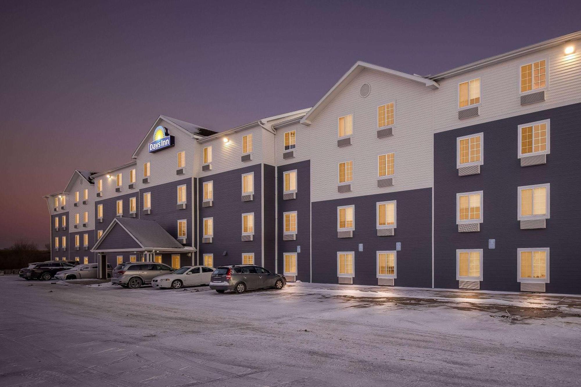 Days Inn & Suites By Wyndham Rochester South Exterior foto